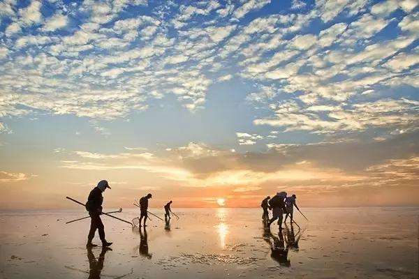 房价最终能降多少？面对高房价，我们应该做些什么？