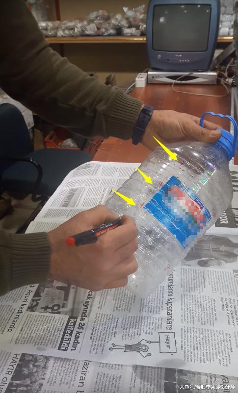 ?塑料油桶斜切几刀，能种30颗洋葱，个头大又好看，叶子还能炒着吃