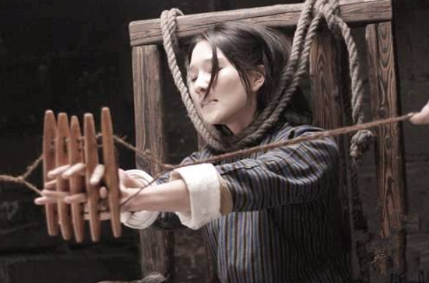 这个罪行说白了就是拐卖，甚至还会伴随着虐待！