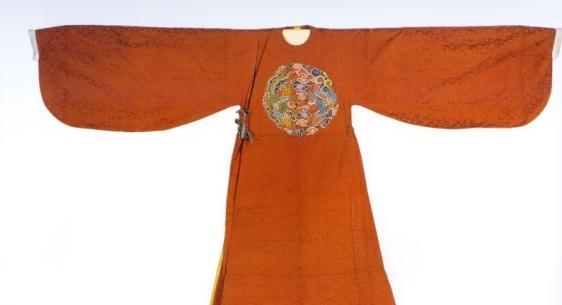 孔府中藏有明朝汉服，服装上的图案是“斗牛”，一般人不认识