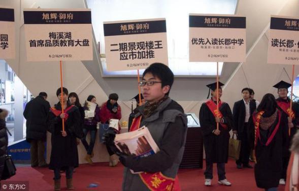 2019年楼市大局未定，房价下跌放缓，谁在继续＂推高＂房价？