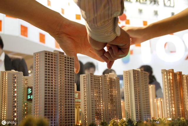 主涨派土崩瓦解 说房价要涨到几十万的教授观点也变了