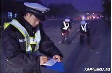 男子追求女子无果，深夜撞飞女子畏罪潜逃，四名目击者却进了监狱！