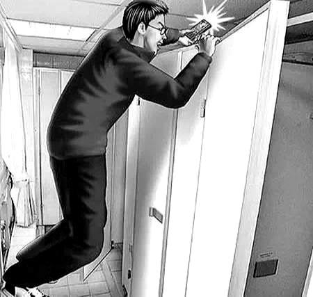 偷拍事件屡有发生，为何公共厕所的门还要留一节