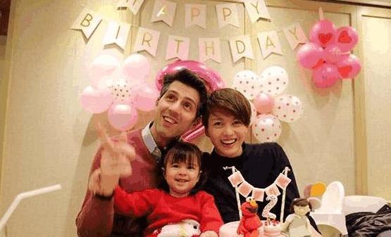 晒晒梁咏琪现实的豪宅，如今生活在国外，房子装修很豪华