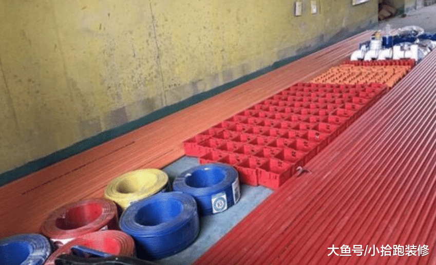 验收材料时, 业主让摆好, 不然就拒绝验收, 师傅表示很无奈