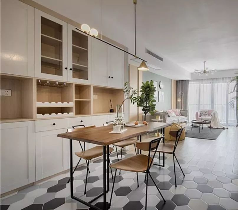 定制餐边柜，空间不浪费，看着也很美！