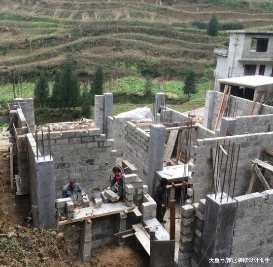 35萬建三層半小洋房不是本事，門前的觀賞魚塘才是亮點