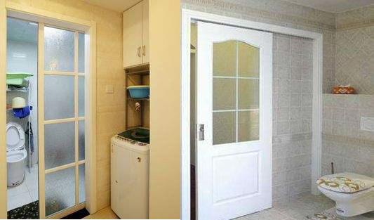 小户型卫生间不仅要做好收纳，门的选择也很关键！