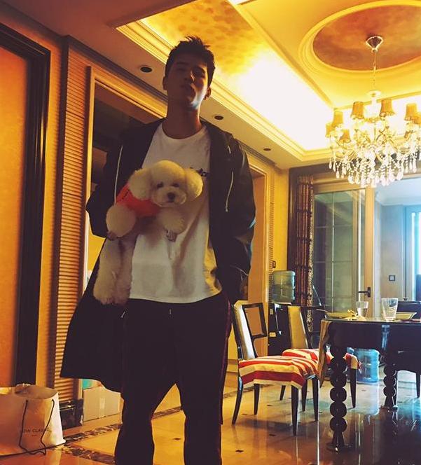 带你看姜潮现实的家，装修造价过千万，家里每双鞋子都值几万块