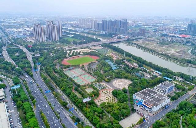 千灯湖总价1字头！绝版85方三房带主套！一线望江大城