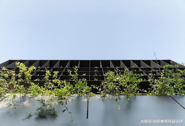 180平獨棟雙層別墅，墻外滿是綠植，還建了個室內魚池，真漂亮！