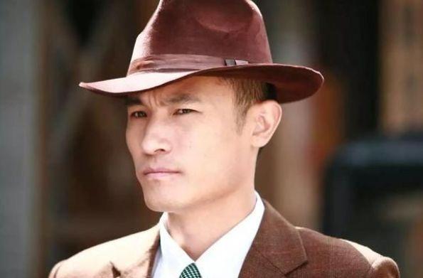 做了8年主持人，情史太乱无人敢娶，今因一部剧红得一塌糊涂