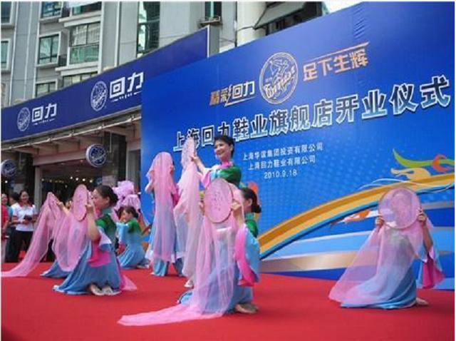 鞋王强势回归：安踏李宁都怕了，全球13000家连锁店，人人买