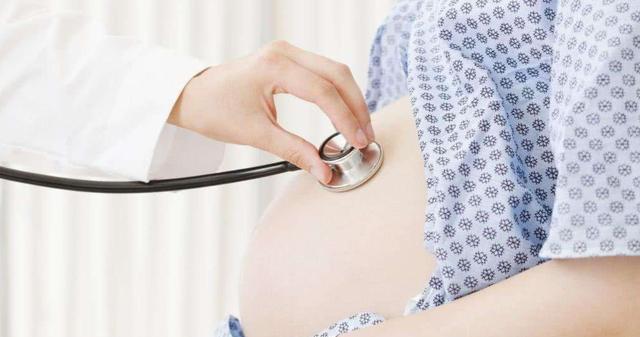 顺利产下四胞胎，全家欣喜若狂，看到宝宝性别时，爸爸更高兴了