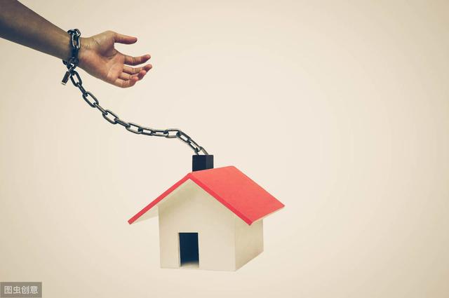 楼市稳不住了，房价如过山车，最高炒到3万，现在降一半也卖不掉