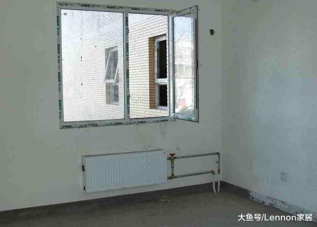 暖气片挂墙上，不如安装在窗户下方，取暖效果好