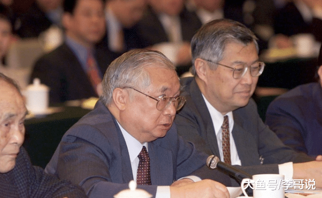 无私的中国富豪：替国家免费修路建厂 为港珠澳大桥对骂李嘉诚