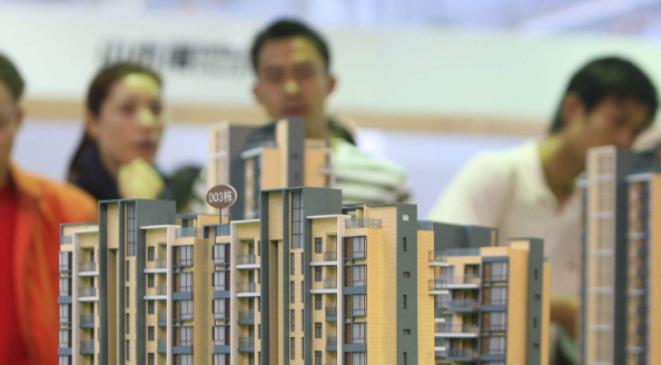 该不该买房？广场舞大妈：买房也可能会当接盘侠！