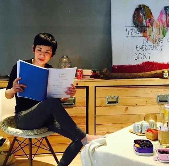 晒晒吴君如在香港的家，夫妻俩身家超过十亿，却过着普通人的生活