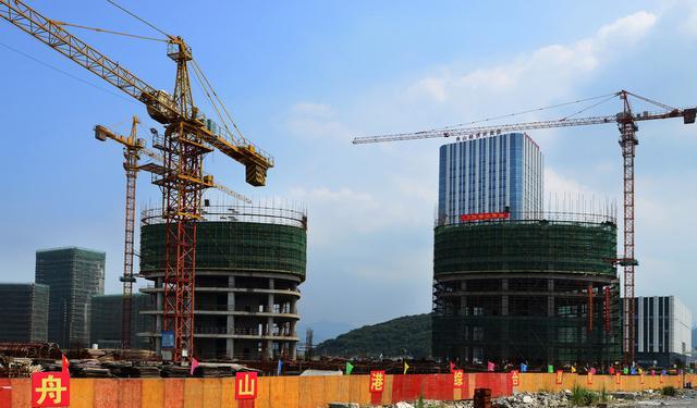 为什么三四线房子明明卖不动了，开发商却还在不断建房？