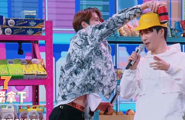 王一博到底有多败家？当看清他购物车的清单，网友：贫穷限制想象！