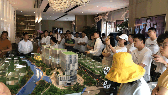 现场直击！端午假期，一大帮绍兴人杀到杭州抢房！