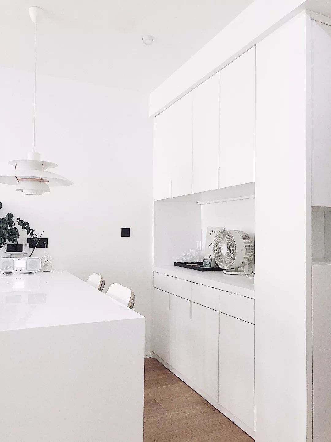 定制餐边柜，记得带抽屉，很方便的设计！