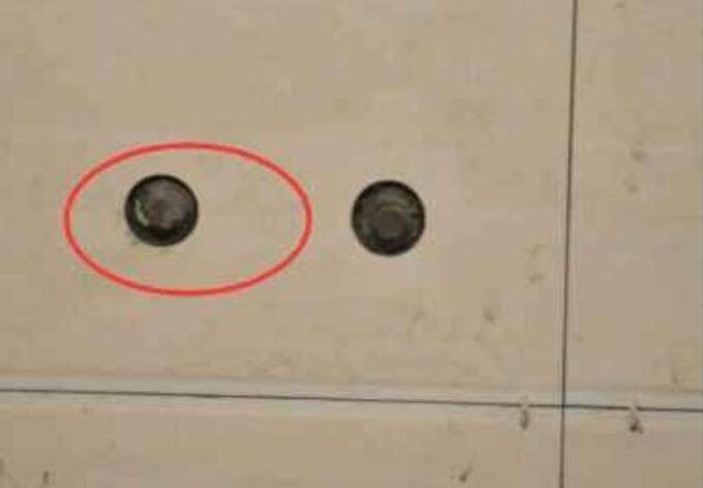 家里装修见到师傅这样做水电，非常放心，还要塞上两包烟，专业！