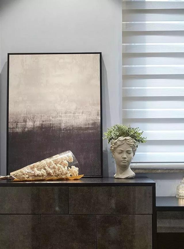 86㎡现代三居室，虽然是现代风，但却带有新中式的感觉