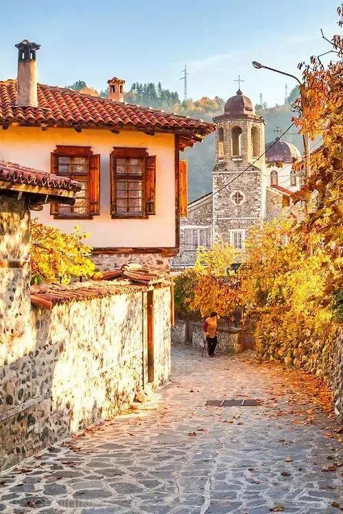 出国游中，欧洲的56个城市，其中物价最低的这8名，你去过几个？