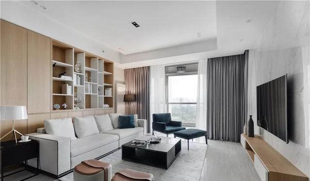 參觀同事新家，臥室背景墻這樣做收納柜，床頭柜都不用買了！