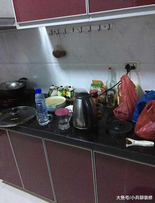 摊上一个邋遢婆婆真郁闷，新装修房子被糟蹋成这样，这还能住吗？