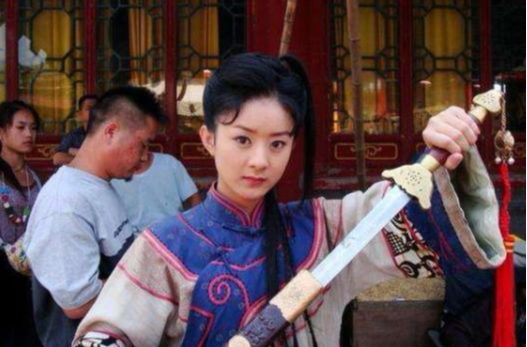 『李卫当官』李卫当官现状:他成德云社二当家,他娶了3个老婆,她成30亿姐