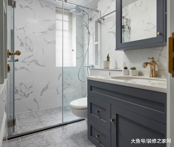 从交房到装修完，整整四个月的时间，最喜欢餐厅的一排柜子