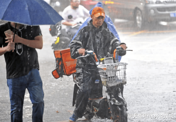 外卖小哥干55天，收到6个差评，3个投诉，到手收入以为看错了