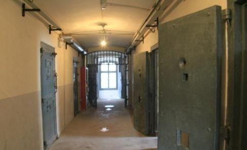 史上最尴尬的越狱，600人挖百米通道，逃亡时抬头一看傻了