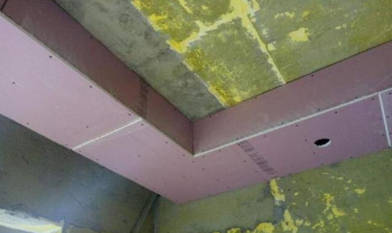 请油工来施工，没想到刚进门，他就说不用担心石膏板会开裂了