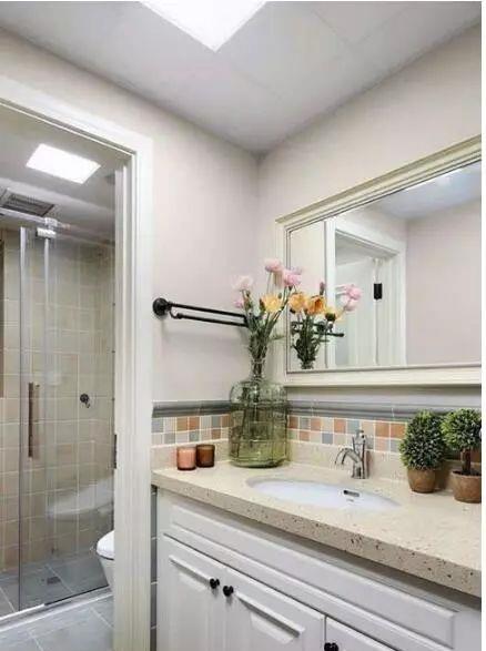 卫生间干湿分离这样装，非常漂亮，洗澡也方便！