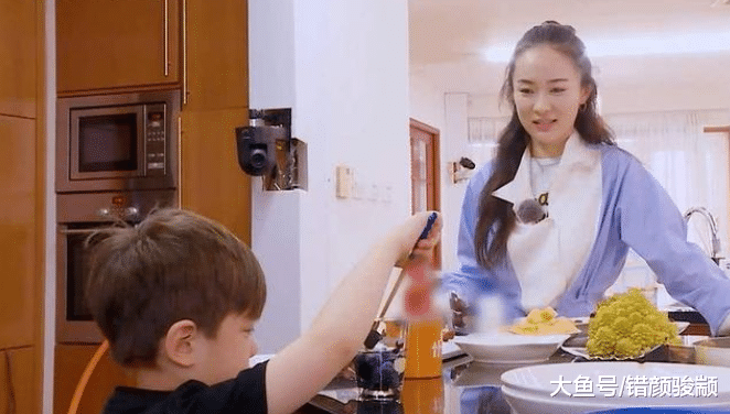 霍思燕給兒子切的水果，您吃過幾種，網友：貧窮限制我的想象力