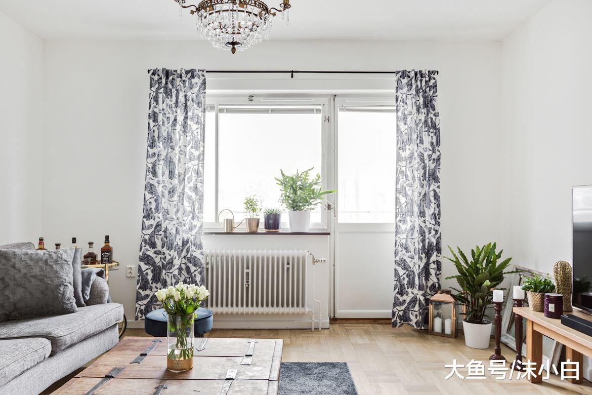 打拼9年，为表孝心买下57平小户型，在卫生间门口装衣柜！晒晒