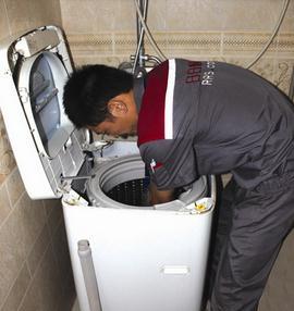 洗衣机有一个“一键排污”！打开后，水垢流半盆，可惜有人不知！