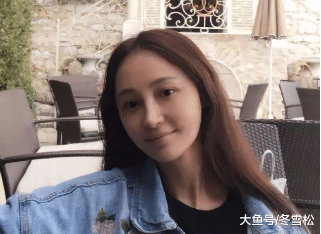 37岁姚笛素颜憔悴，拿奖却被骂：出过轨的女人活该一生黑