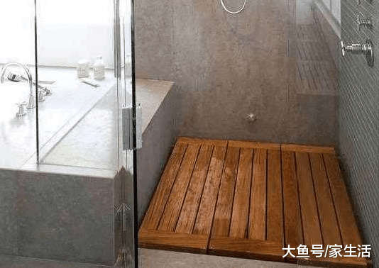 卫生间淋浴房不要铺瓷砖了，回家用这种材料，排水又快又干