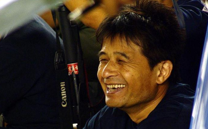 畢福劍一年的收入, 折合成人民幣是多少?