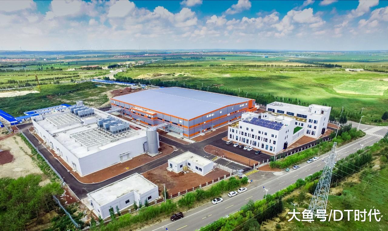 服务器全浸泡水里 年节省几万吨碳排放 新一代绿色数据中心还有哪些黑科技？