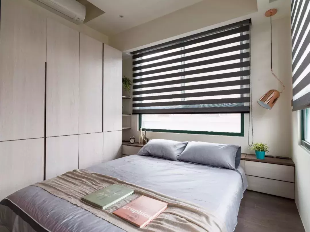 现在的柜子都流行做无门把手的, 小户型更需要极简范