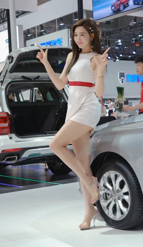 就凭你这长相就不怕卖不出去车！