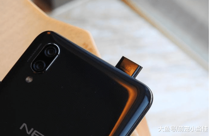 小姐姐在vivo NEX升降摄像头上跳舞, 还有谁怀疑这设计