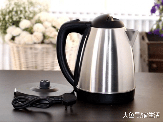 为什么烧水切记别用这种热水壶？好多人不注意，身体越住越差